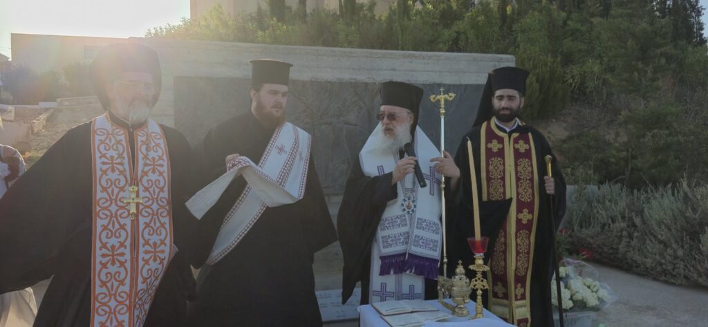 Οκτώ χρόνια από την τραγωδία στο Μάτι: Συγκίνηση στο τρισάγιο για τα 104 θύματα