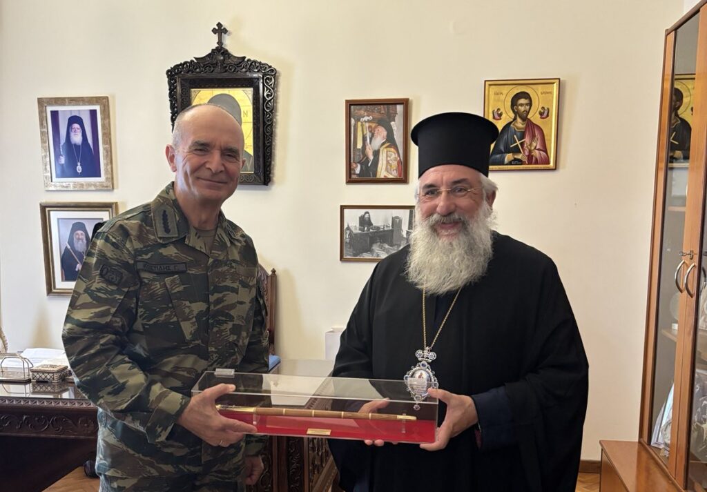 Επίσκεψη του Αρχηγού ΓΕΣ στην Ιερά Αρχιεπισκοπή Κρήτης