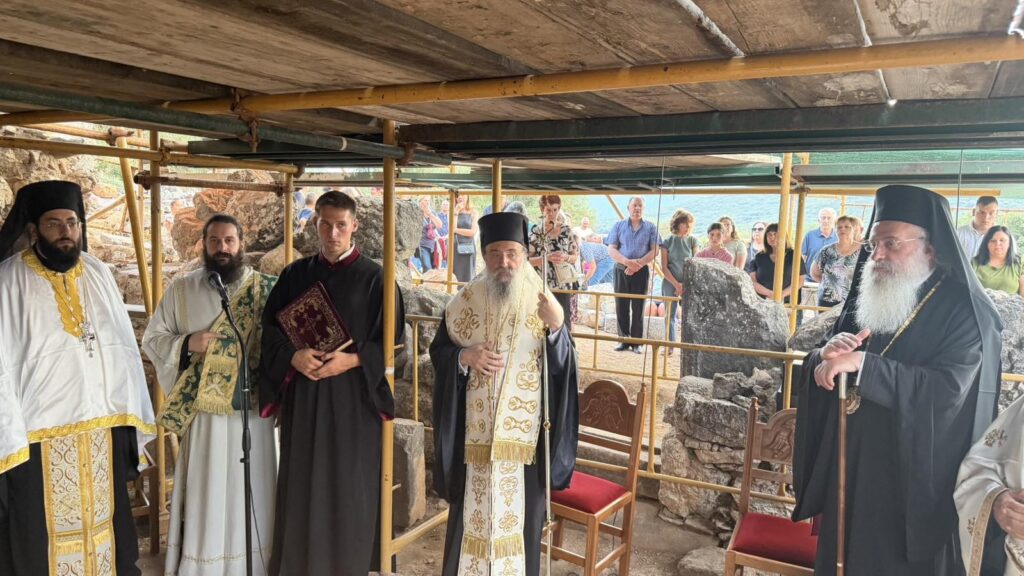 Δισαρχιερετικός Εσπερινός στην «Κόκκινη Εκκλησιά», στου Λουκά Τριπόλεως