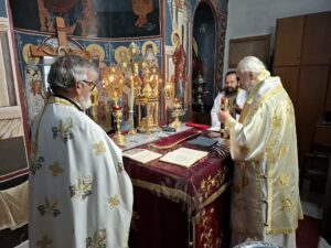 Αρχιερατική Θεία Λειτουργία στον Ι. Ναό Κοιμήσεως της Θεοτόκου Μανικίων – Κύμης
