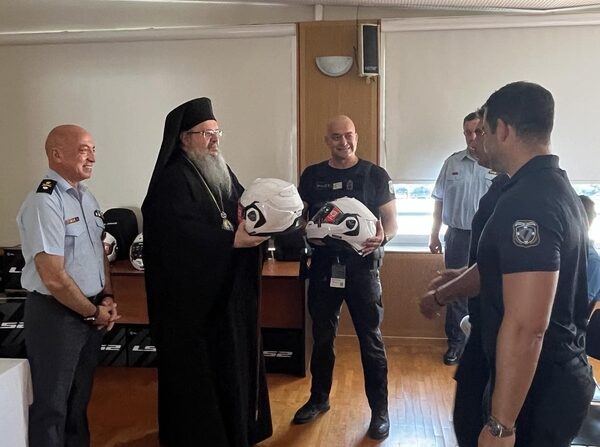 Δωρέα σαράντα κρανών μοτοσικλέτας στην ομάδα ΔΙ.ΑΣ. από την Ι. Μ. Λαρίσης