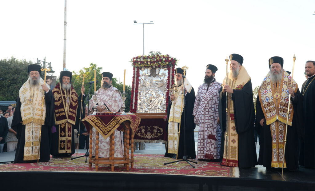 Η μεγαλειώδης λιτανεία της Τιμίας Κάρας του Αγίου Ανδρέα στην Πάτρα