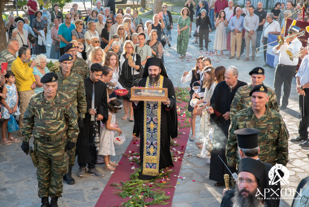 Λαμπρή υποδοχή της Χειρός του Αγίου Νεκταρίου στον Ι. Ναό Αγίου Παντελεήμονος Κρυονερίου
