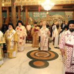 Κάτω από τη σκιά του Τιμίου Σταυρού, η Αλεξάνδρεια ενώνει
