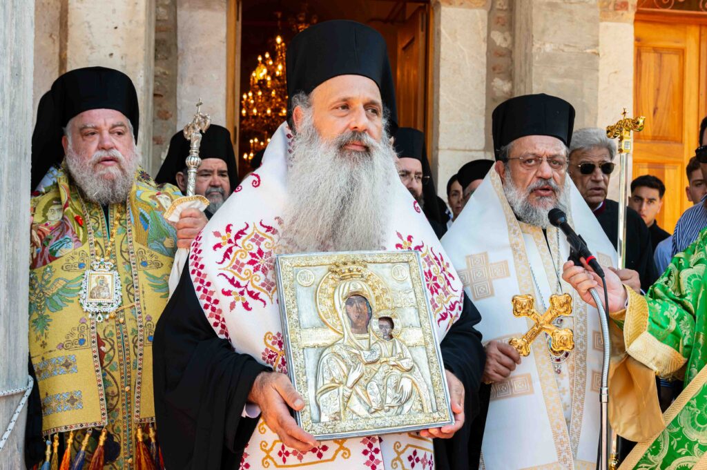 Λαοθάλασσα πιστών υποδέχθηκε την Παναγία Βουλκανιώτισσα στην Μεσσήνη