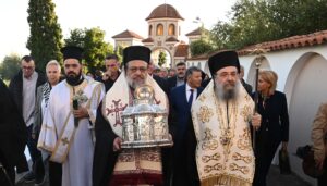 Πανδήμως η Καλαμάτα υποδέχθηκε την Τιμία Κάρα της Αγίας Ειρήνης