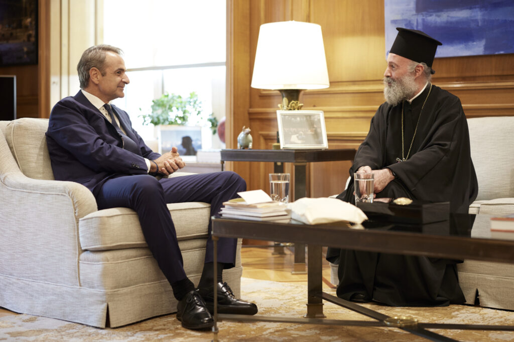 Συνάντηση του Πρωθυπουργού Κυριάκου Μητσοτάκη με τον Αρχιεπίσκοπο Αυστραλίας